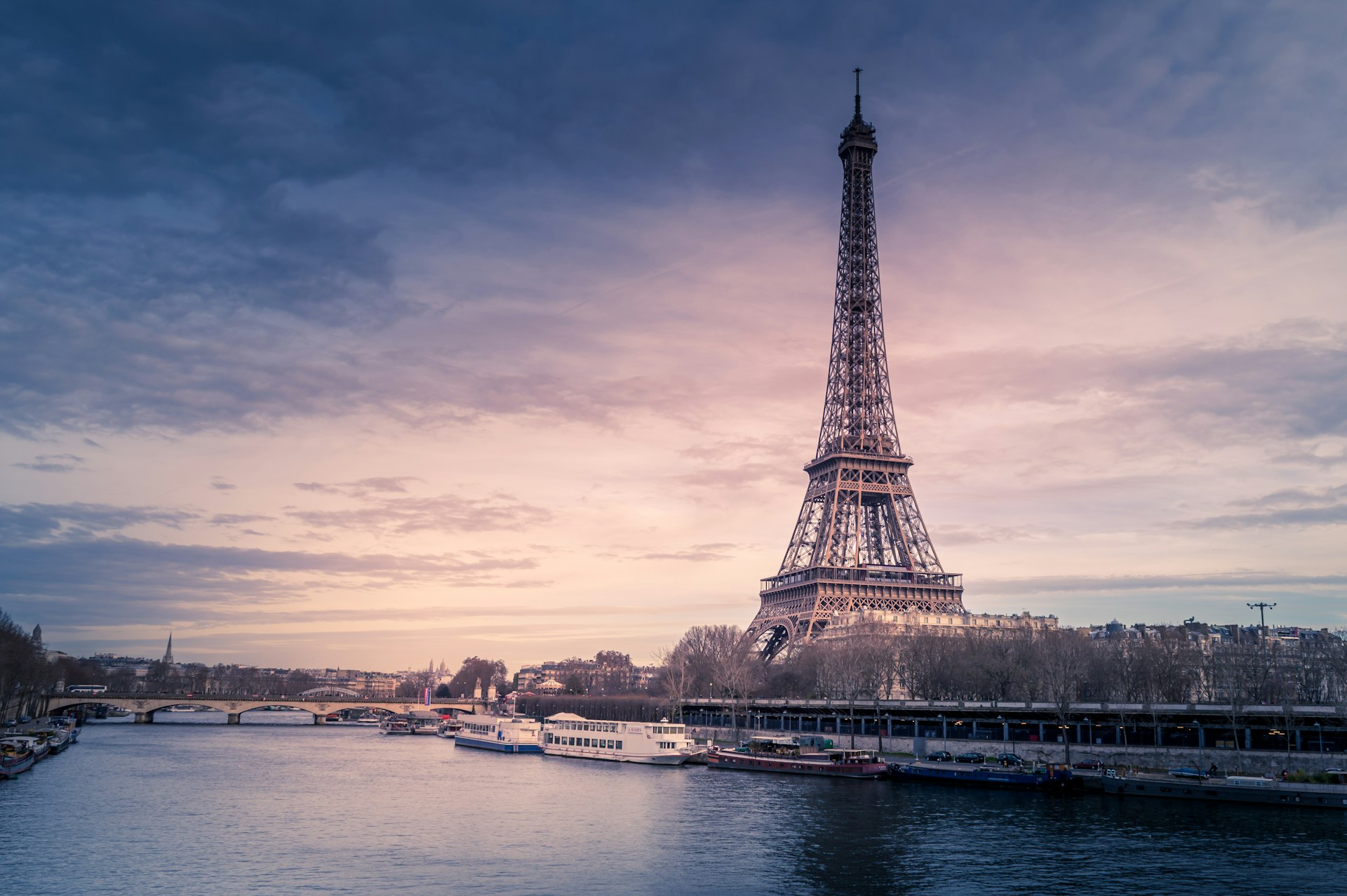 請假去旅行 · 慳住放假 France Paris Eiffel Hero