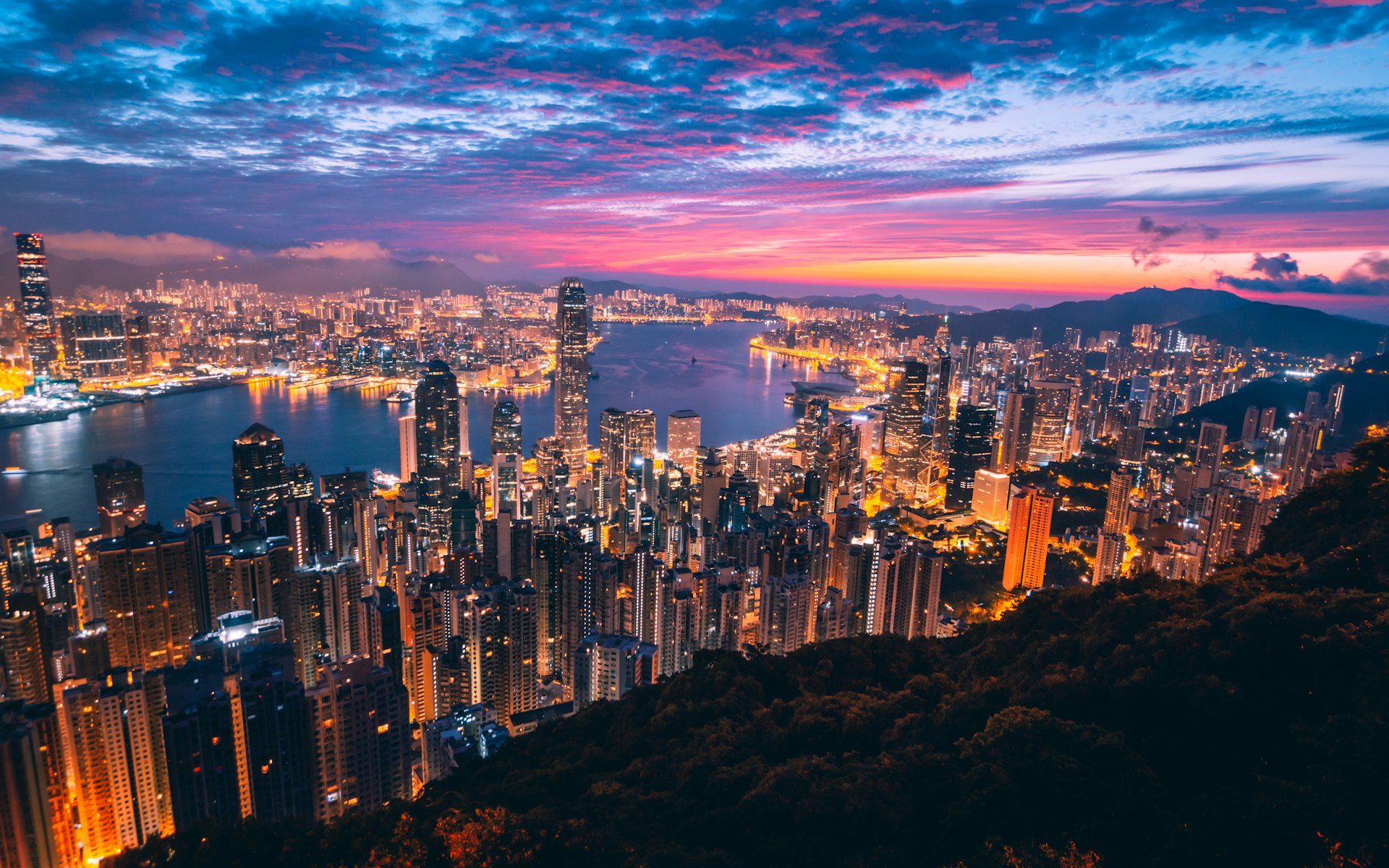 請假去旅行 · 慳住放假 Hk Victoria Harbour Hero