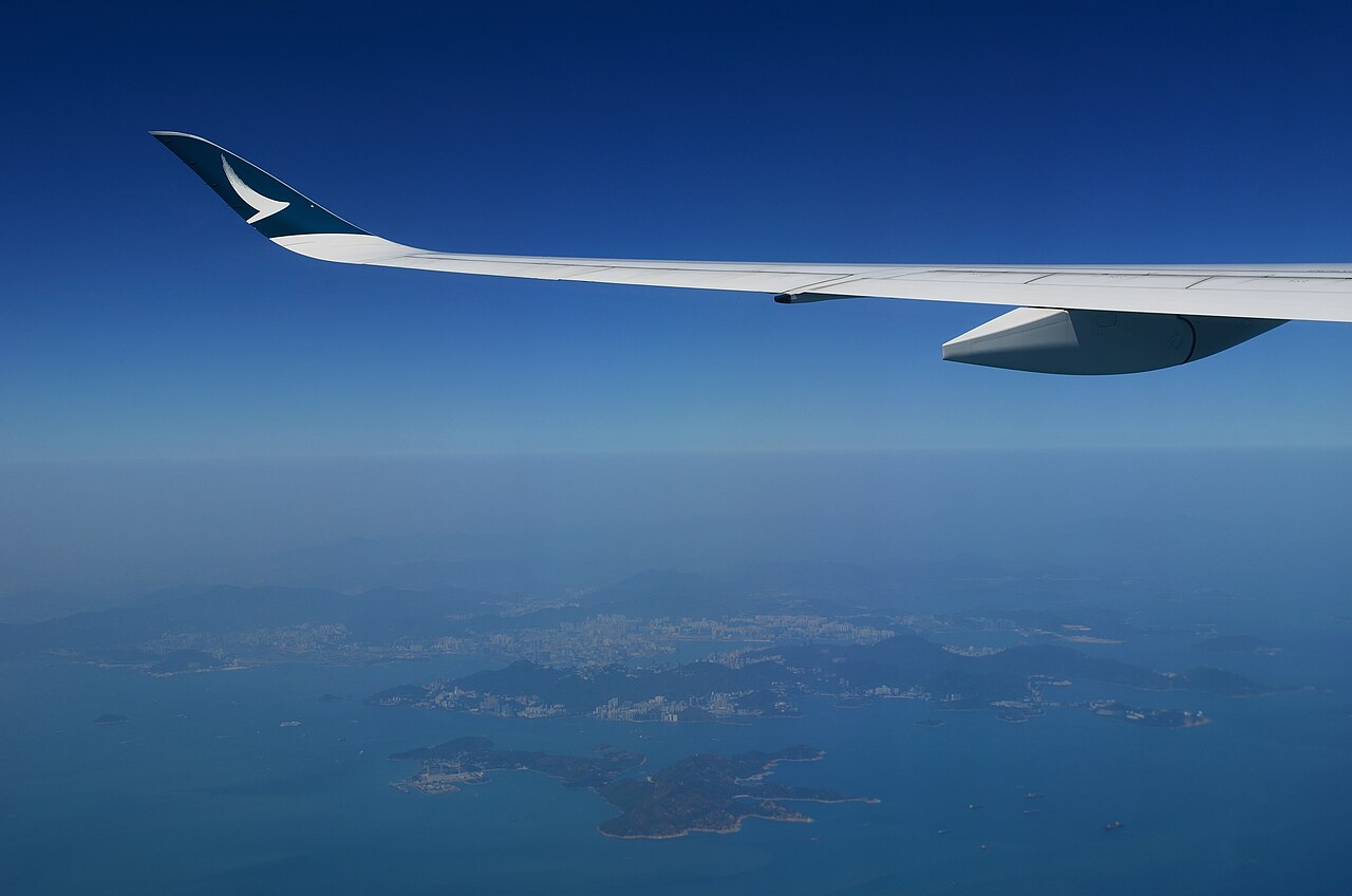 2022年攝於香港上空的國泰航空客機機翼實拍