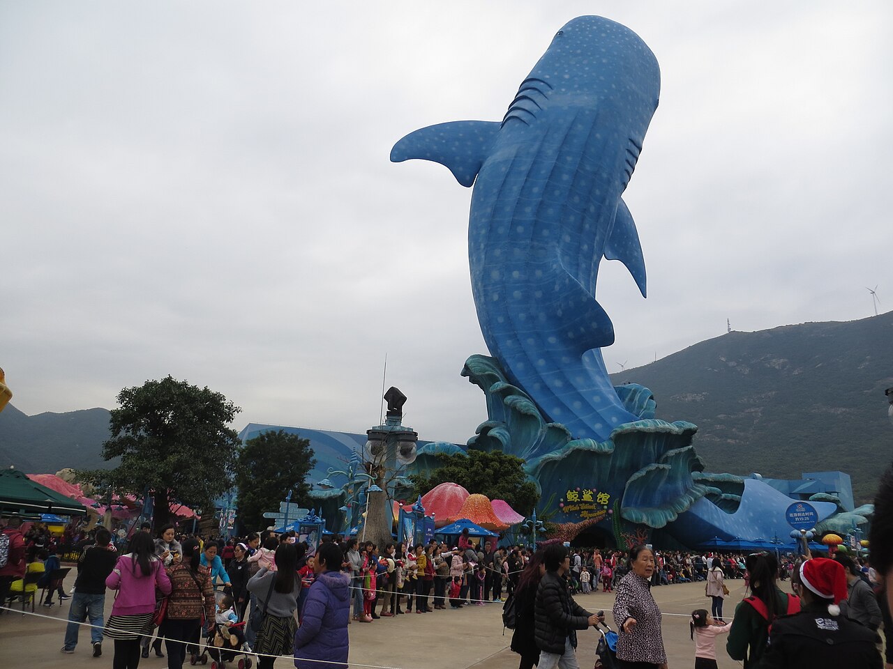 長隆海洋王國鯨鯊館入口的鯨鯊造型,2015年舊照