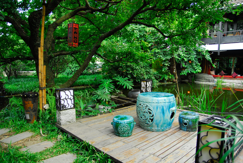 廣州蘭圃園內樹蔭下步道與休憩位置的過往實拍