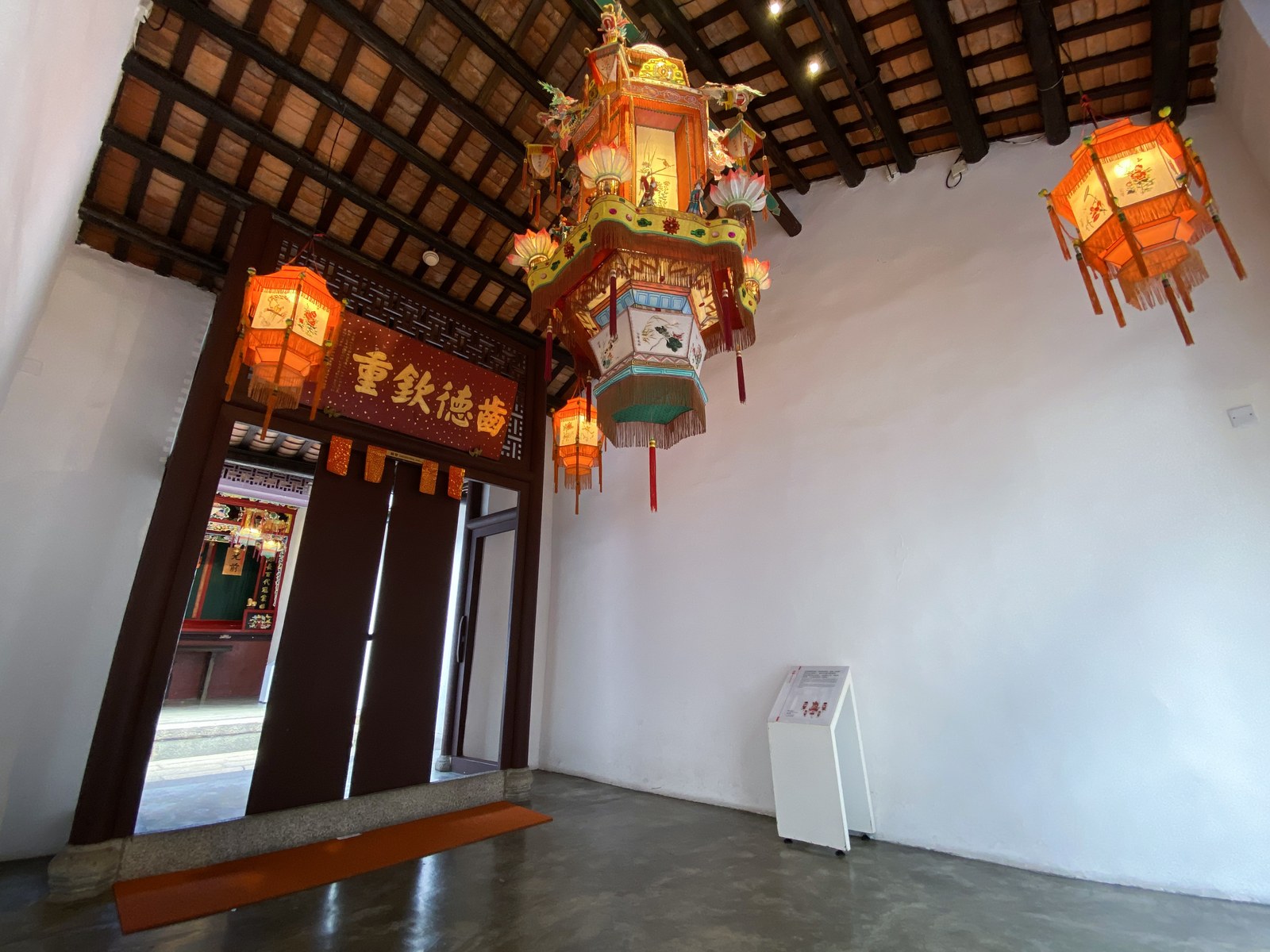 荃灣三棟屋博物館室內廳堂與花燈,2020年實拍