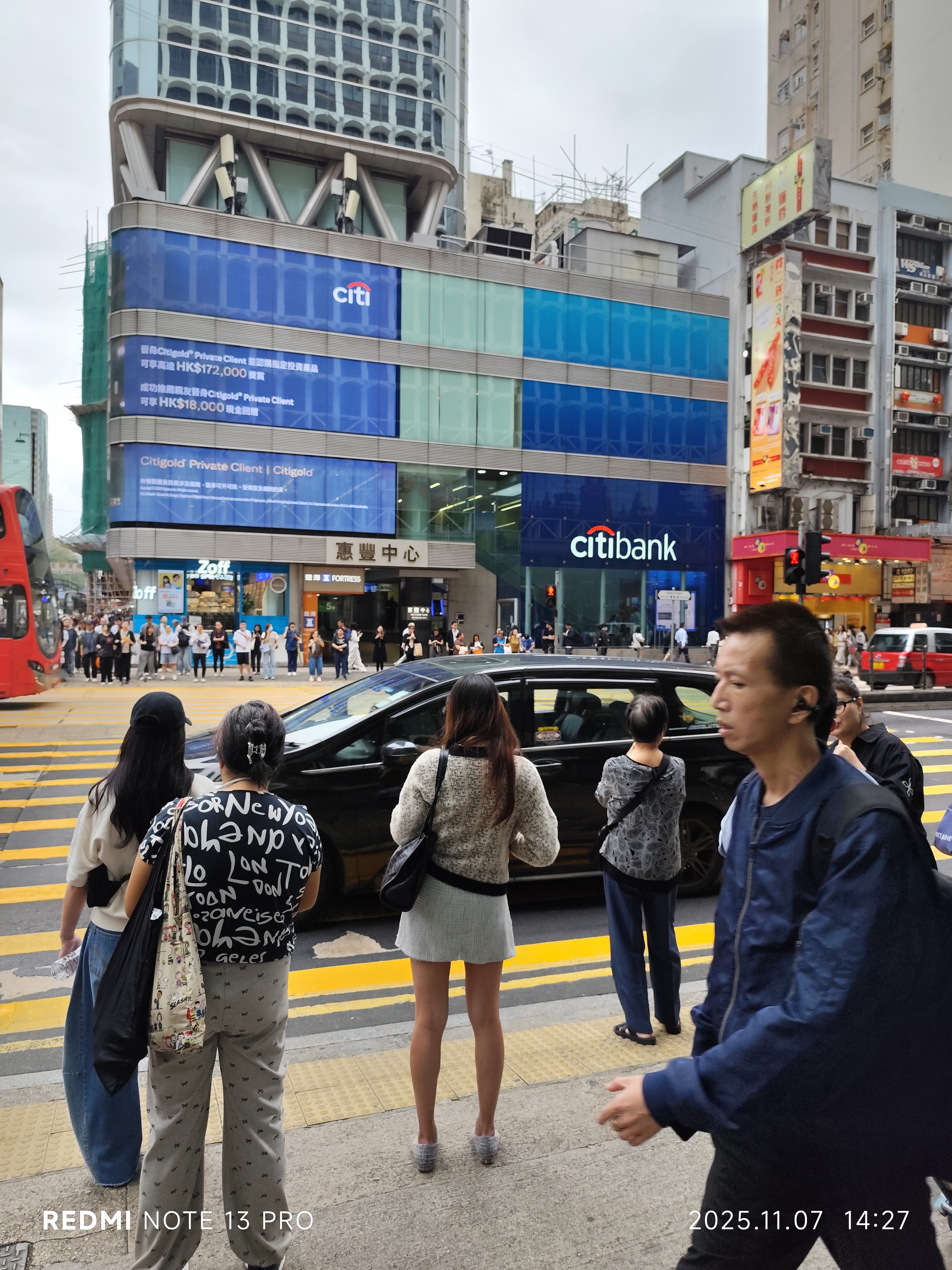 2025年拍攝的旺角花旗銀行分行外觀，並非本期信用卡優惠廣告