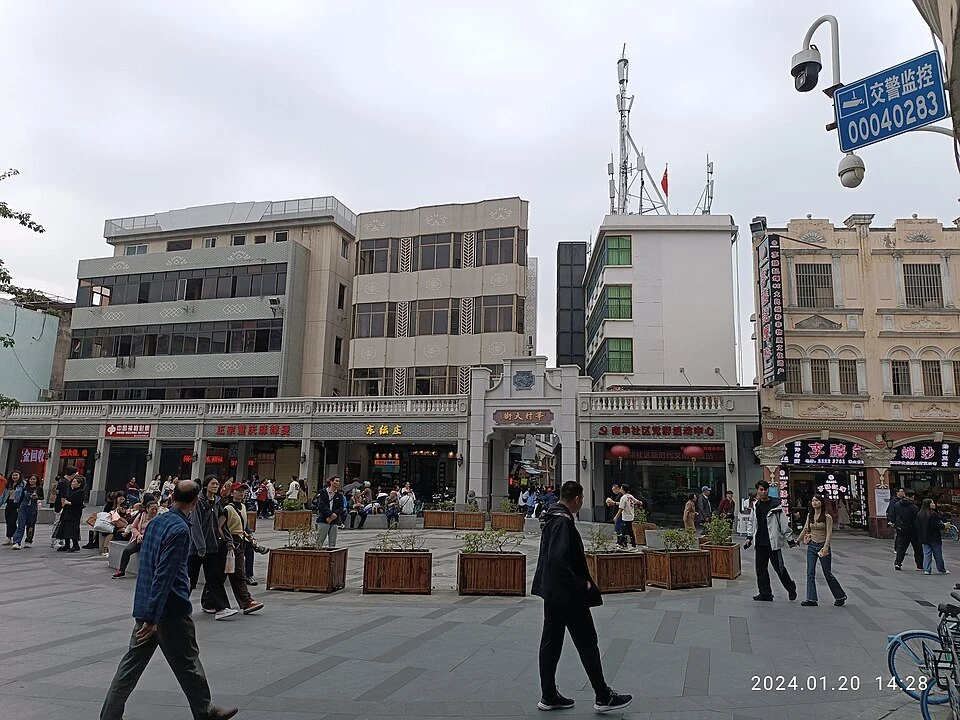 大良華蓋路步行街騎樓與店面