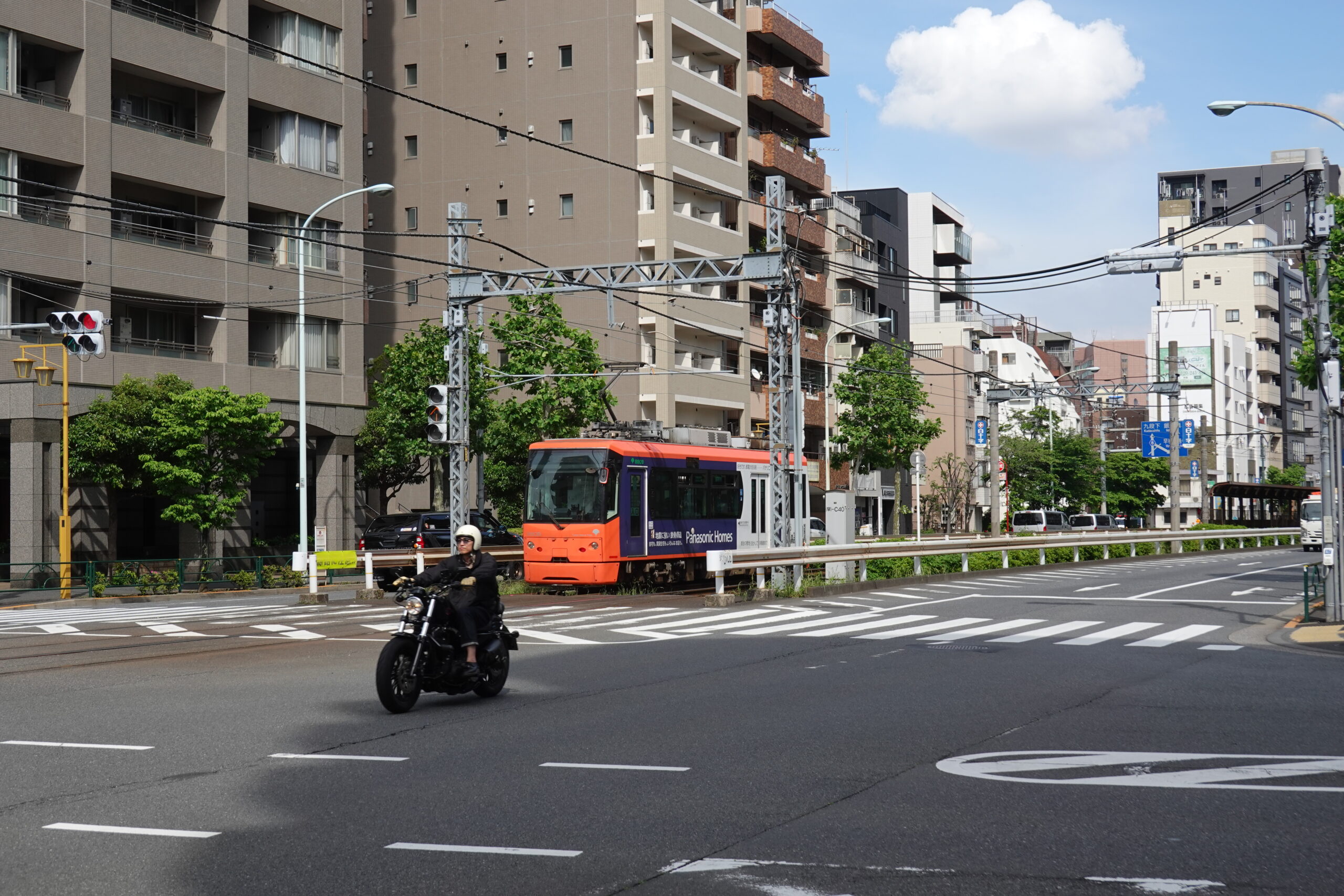 2024年都電荒川線在東京街道行駛的實拍舊照